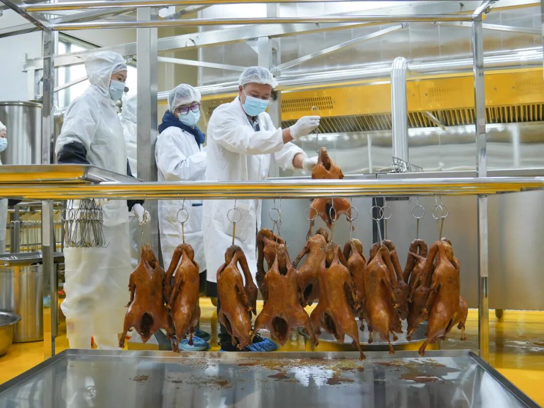 一只鹅“牵”出的产业链 平坝灰鹅“飞”向-FZ10021369458.jpg