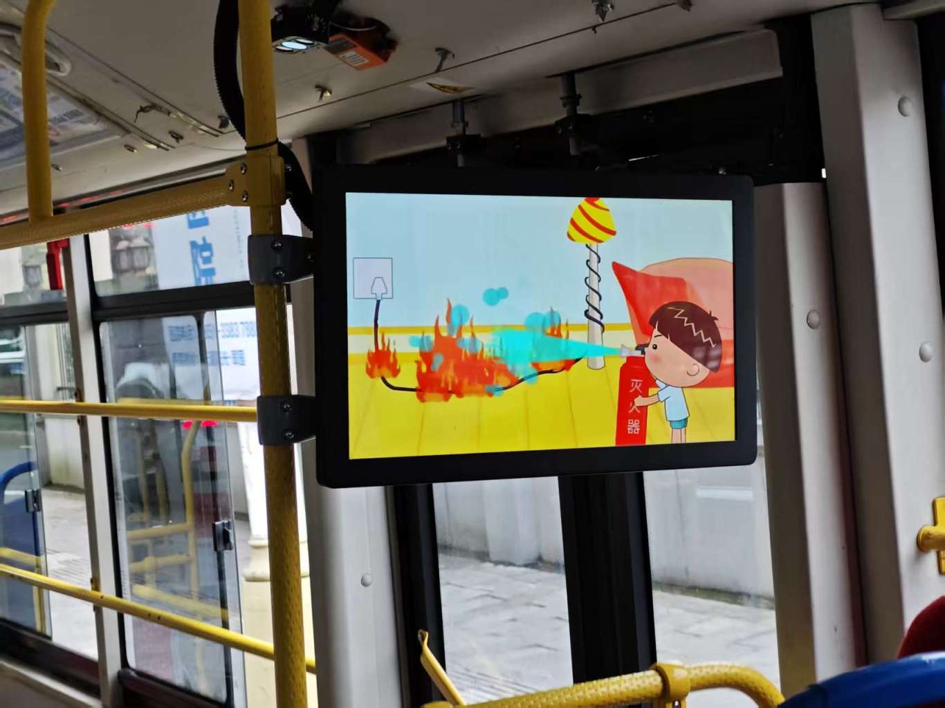 西秀消防与公交联动 打造流动“消防科普课-FZ10021388273.jpg