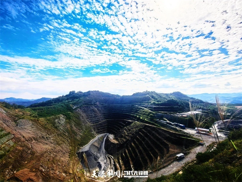 锦丰露天金矿俯瞰.jpg