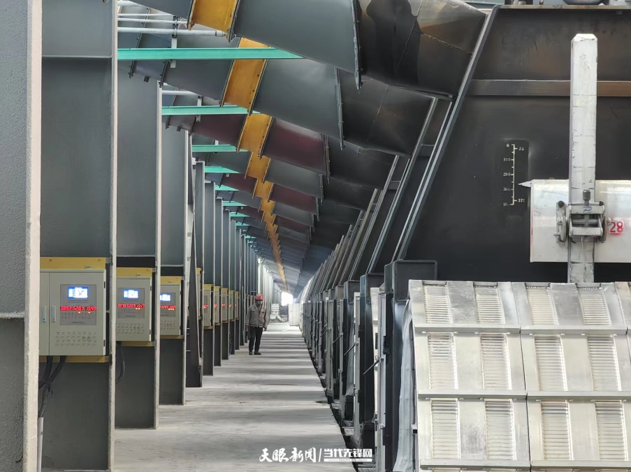 水城区铝及铝加工产业园企业生产车间(牟绍莉 摄).png