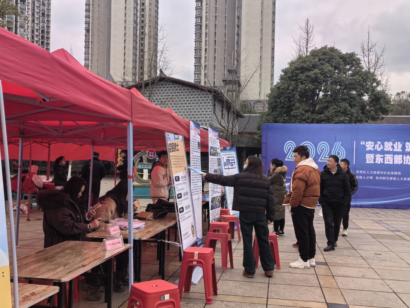 线上线下促就业 春风送岗暖民心-FZ10021659633.jpg