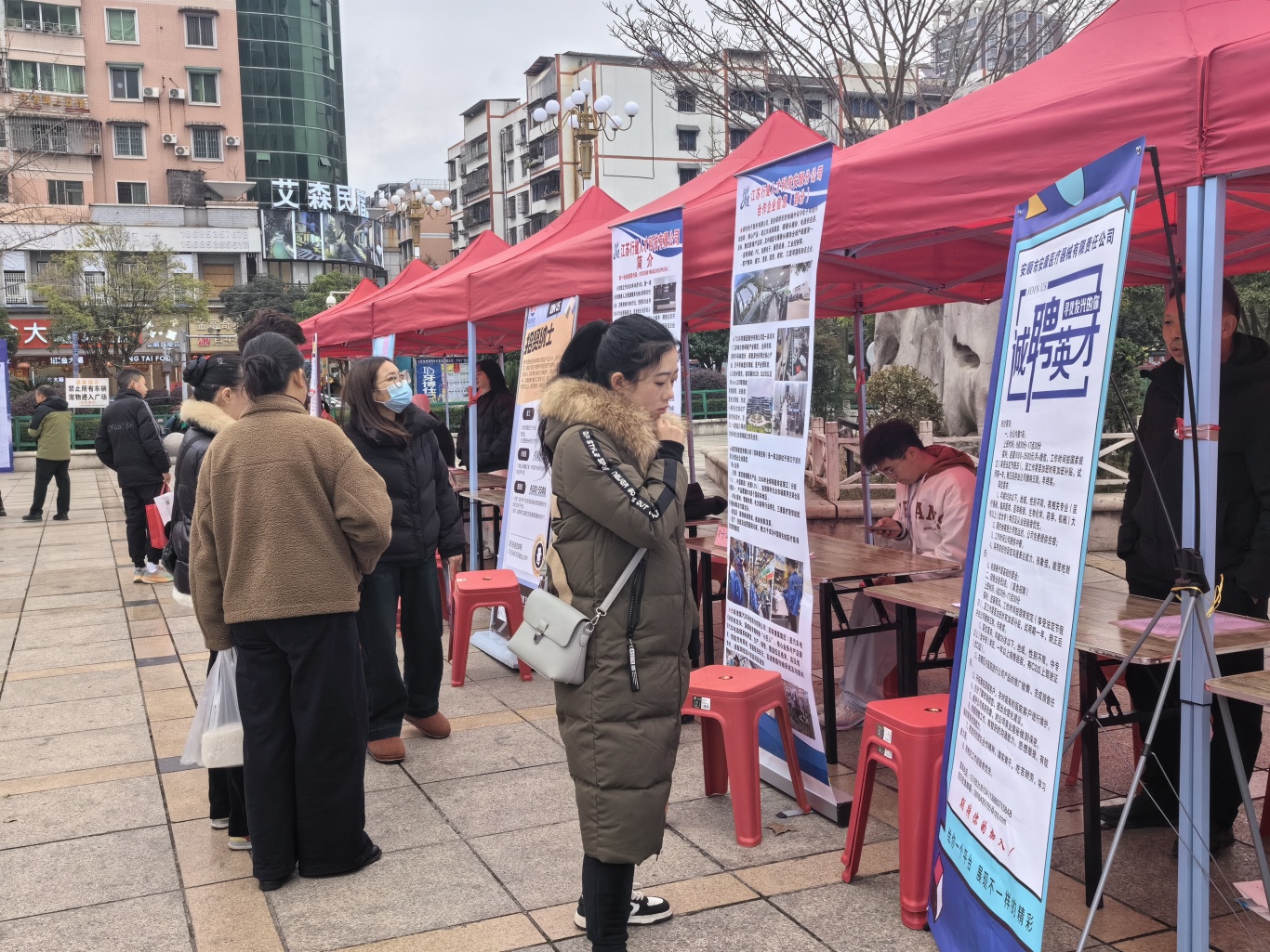 线上线下促就业 春风送岗暖民心-FZ10021659634.jpg