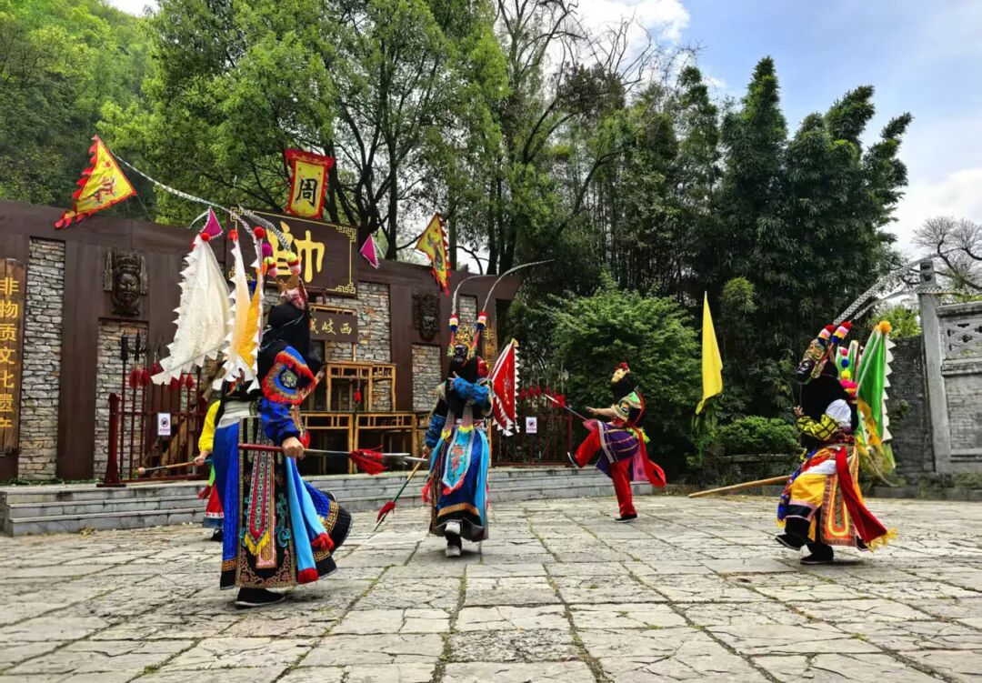 天龙屯堡景区：多彩民俗闹新春 游人如织赏-FZ10021722742.jpg