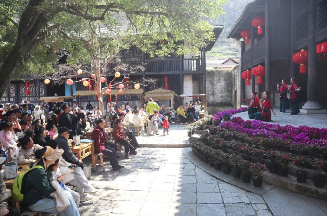 天龙屯堡景区：多彩民俗闹新春 游人如织赏-FZ10021722750.JPG