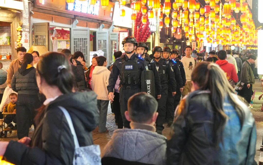 安顺公安坚守岗位 抓实安保举措守护新春平-FZ10021723007.jpg