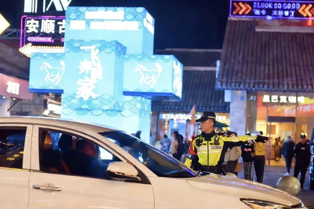 安顺公安坚守岗位 抓实安保举措守护新春平-FZ10021723008.jpg