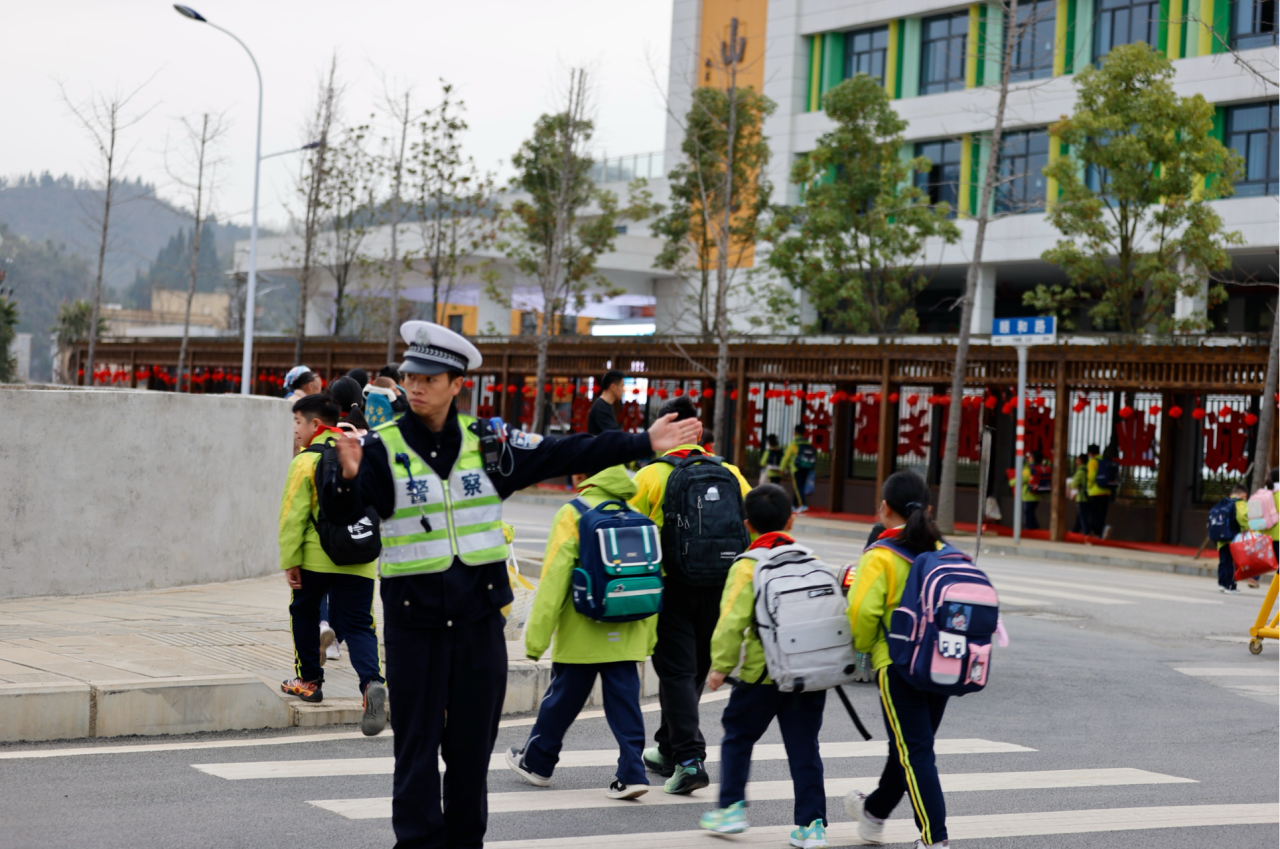 安顺公安多措并举守护学子开学季-FZ10021757726.png