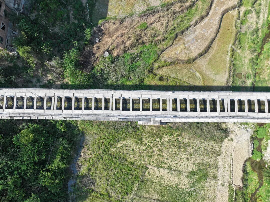 黄家湾水利枢纽水渠渡挢1.jpg