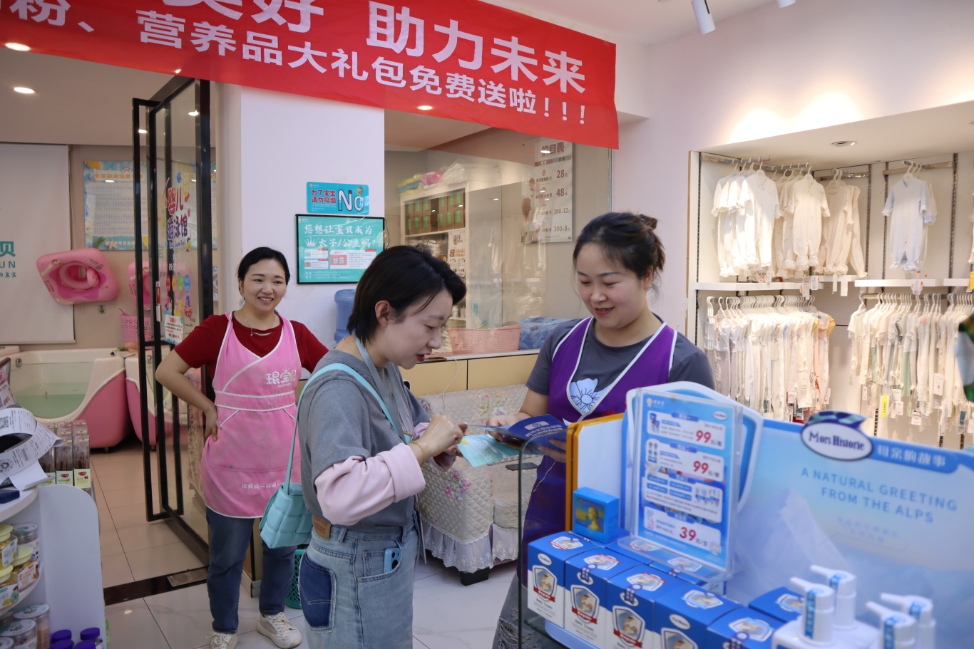 向商家宣传相关政策-FZ10021960515.JPG