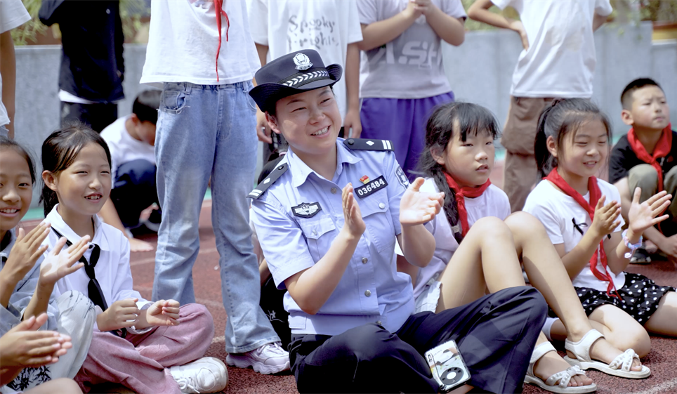 扎根基层铸警魂 平凡坚守显担当_——记2-FZ10021964546.png