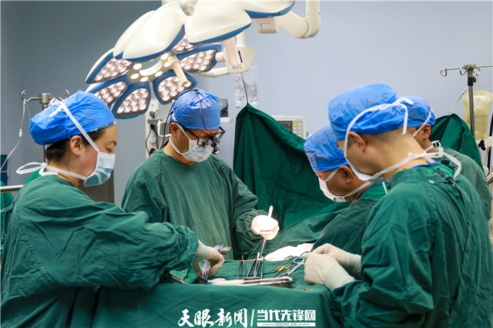 2024年2月24日【西南地区独家】浙江省人民医院毕节医院成功完成低温体外循环腋下小切口胸腔镜主动脉瓣生物瓣膜置换术 邓铎.JPG
