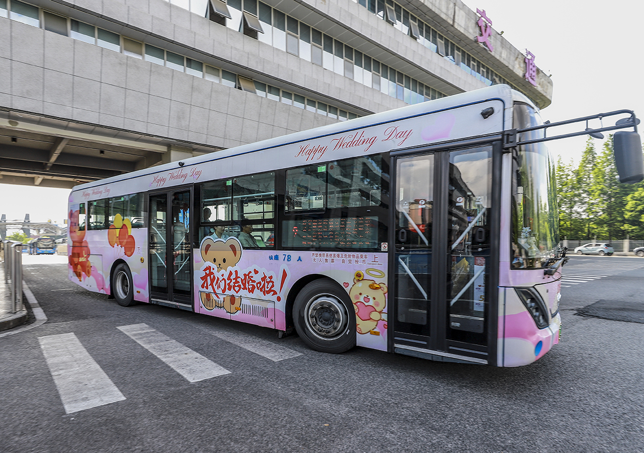 公交婚车.jpg