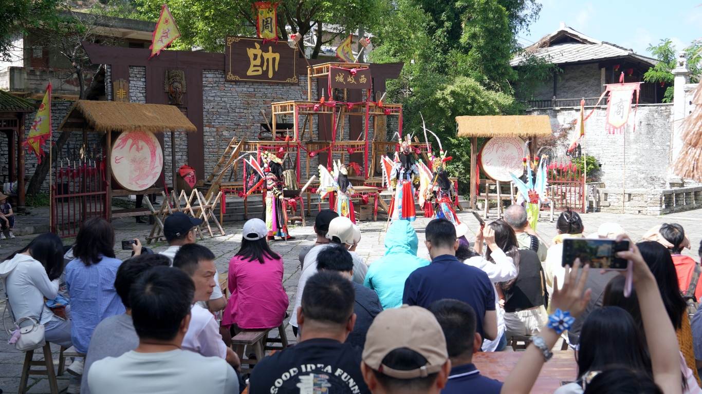 广州市优秀技术工人与先进职工走进天龙屯堡-FZ10022094548.jpg