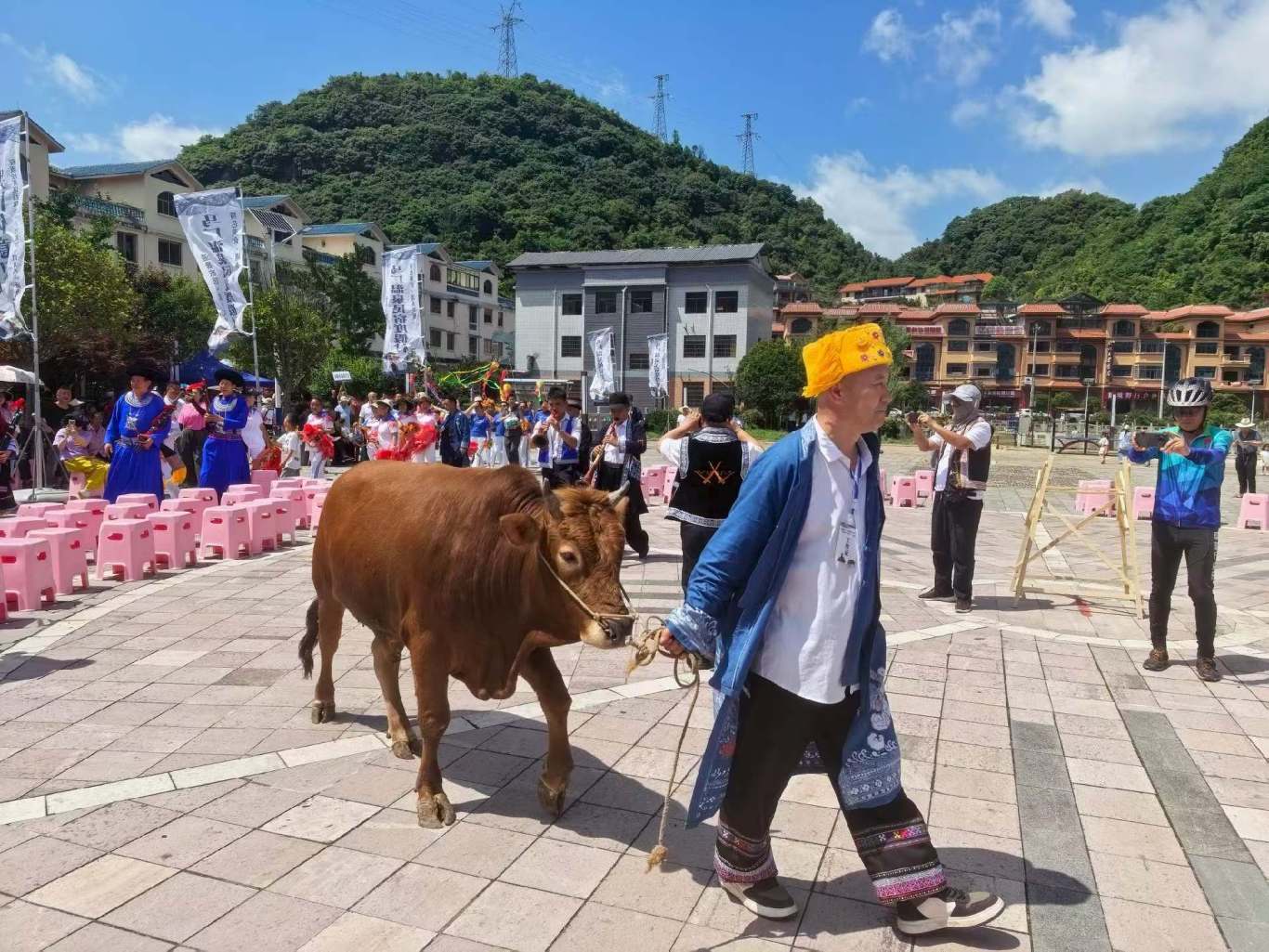 安顺经开区西航办:笙歌踏舞庆佳节 同心共-FZ10022095596.jpg