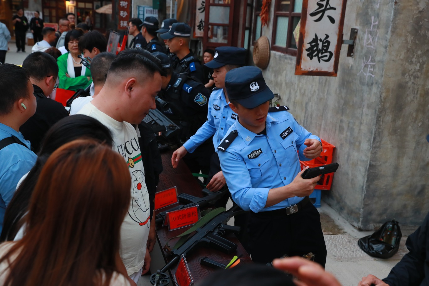 安顺公安公众开放日活动在古城举行-FZ10022103592.jpg