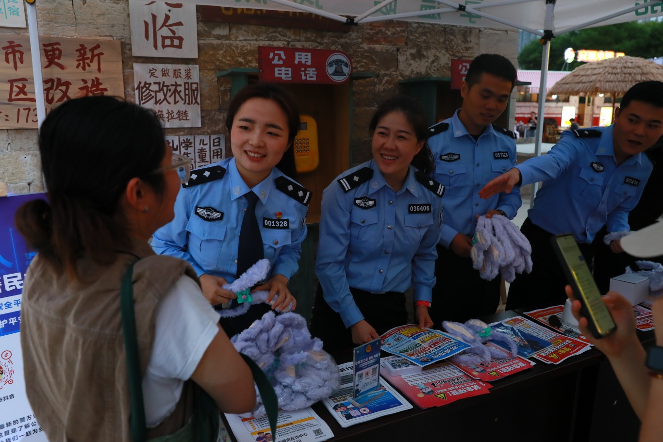 安顺公安公众开放日活动在古城举行-FZ10022103591.jpg