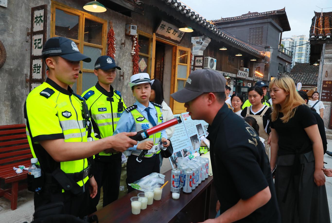安顺公安公众开放日活动在古城举行-FZ10022103590.jpg