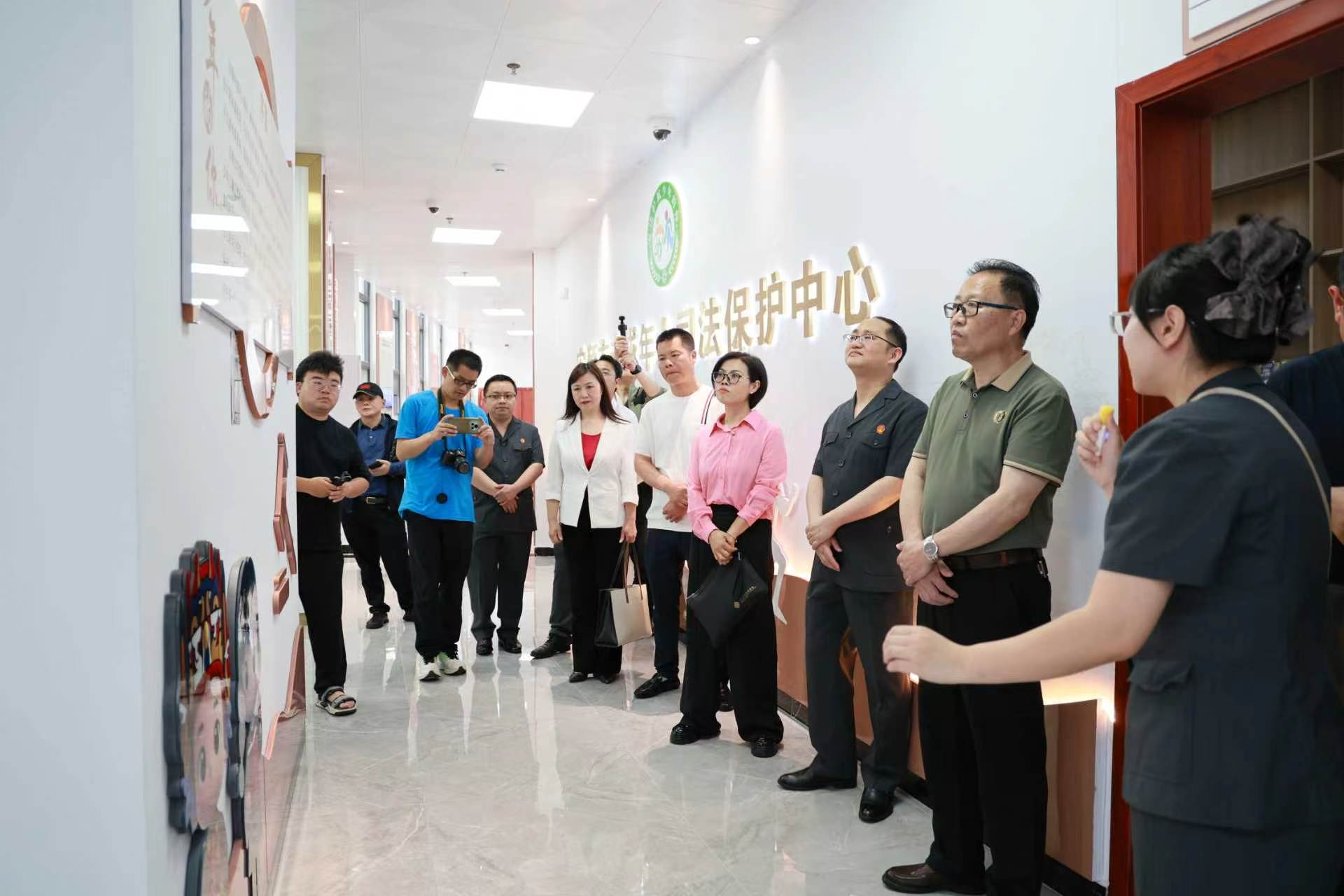 安顺市家庭教育指导中心揭牌仪式暨新闻发布-FZ10022127774.jpg